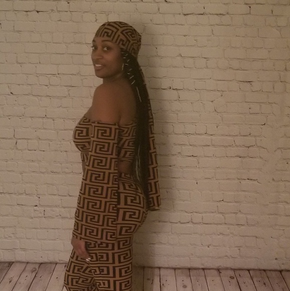 Ruffle Elegance Set - Picture 2 of 2